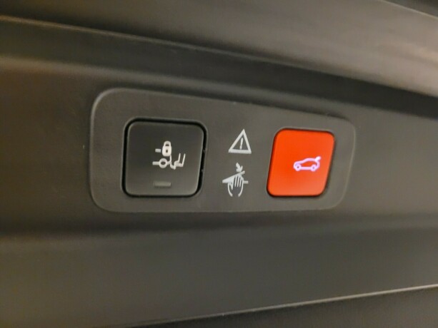 peugeot-5008-bensin-2018-big-24