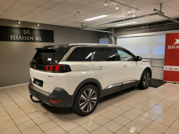 peugeot-5008-bensin-2018-big-5