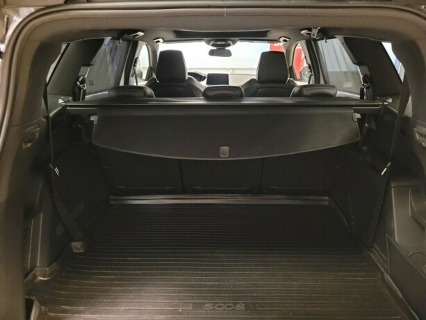 peugeot-5008-bensin-2018-big-23