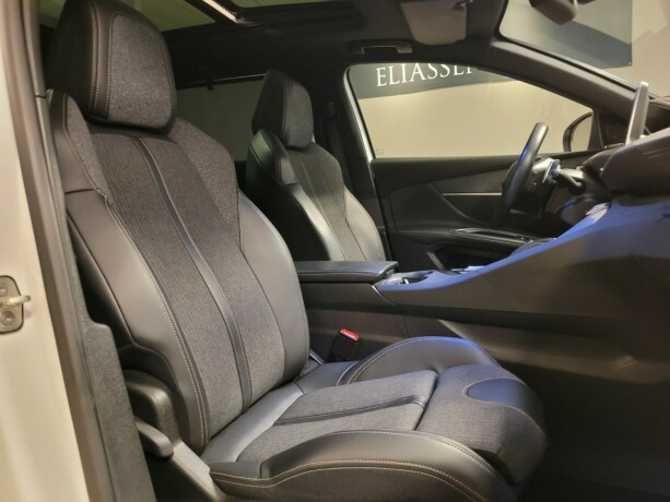 peugeot-5008-bensin-2018-big-14