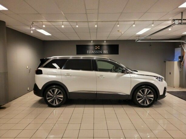 peugeot-5008-bensin-2018-big-4