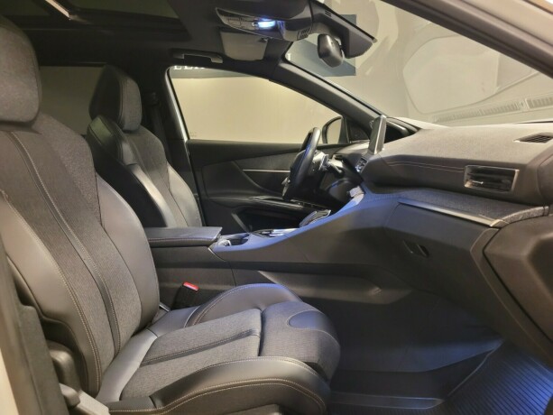 peugeot-5008-bensin-2018-big-13