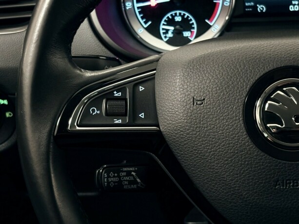 skoda-octavia-bensin-2019-big-12