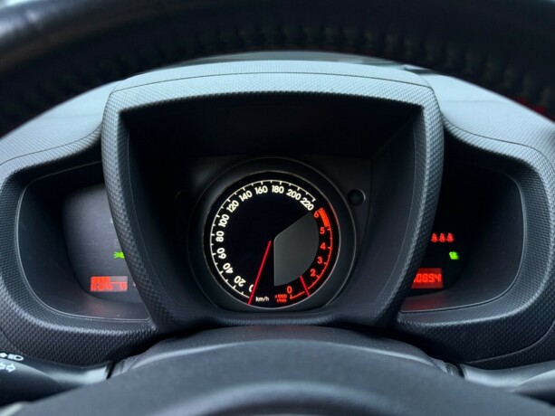 toyota-urban-cruiser-diesel-2012-big-16