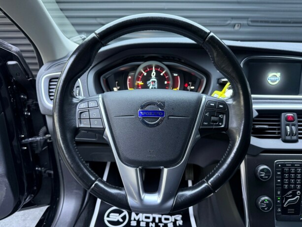 volvo-v40-diesel-2015-big-13