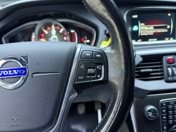 volvo-v40-diesel-2015-big-15