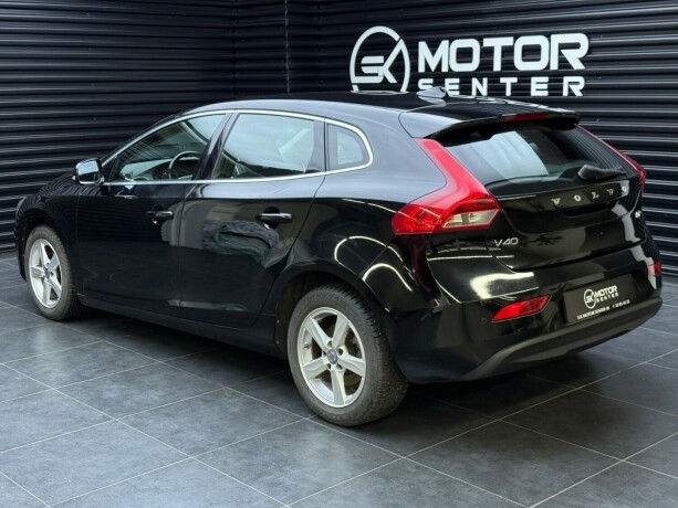 volvo-v40-diesel-2015-big-1