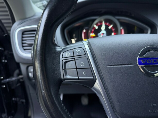 volvo-v40-diesel-2015-big-14