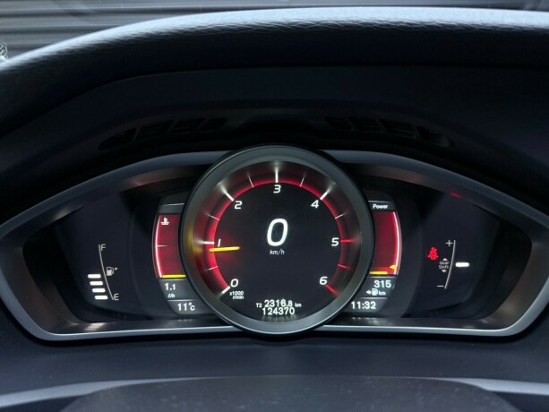 volvo-v40-diesel-2015-big-16