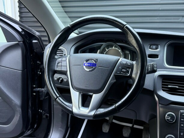 volvo-v40-diesel-2015-big-12