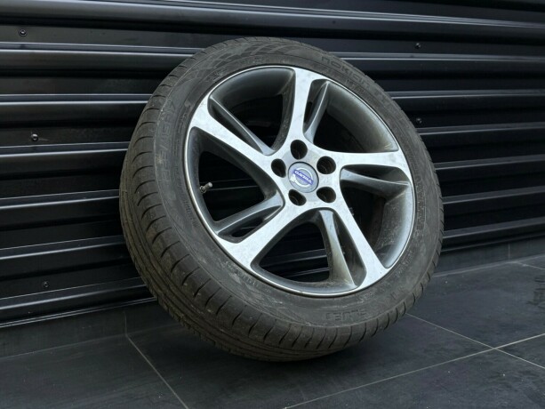 volvo-v40-diesel-2015-big-30