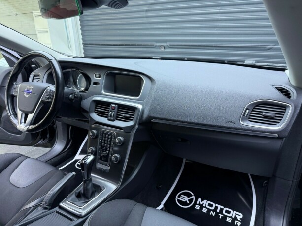 volvo-v40-diesel-2015-big-11