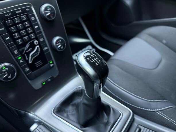 volvo-v40-diesel-2015-big-24