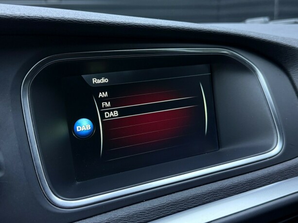 volvo-v40-diesel-2015-big-21