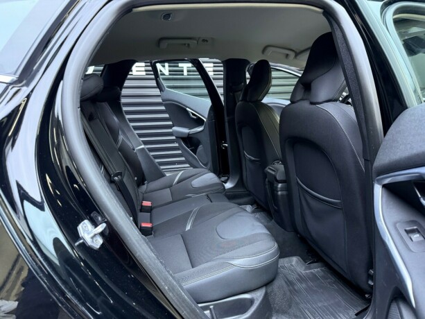 volvo-v40-diesel-2015-big-28