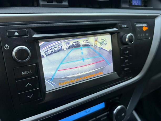 toyota-auris-bensin-2013-big-19