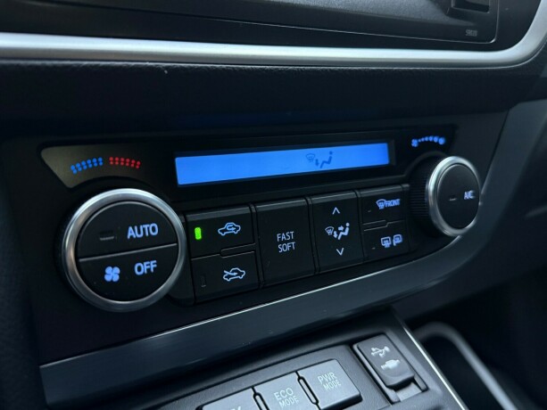 toyota-auris-bensin-2013-big-23