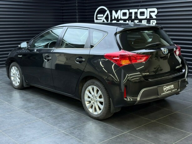 toyota-auris-bensin-2013-big-1