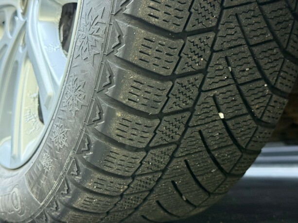 toyota-auris-bensin-2013-big-8