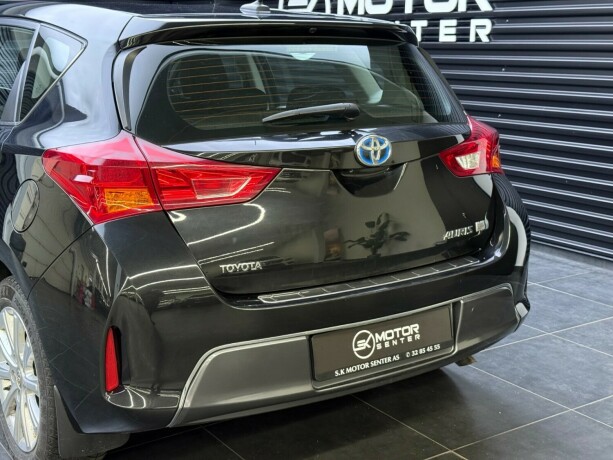 toyota-auris-bensin-2013-big-5