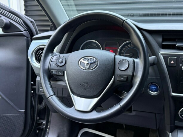 toyota-auris-bensin-2013-big-12