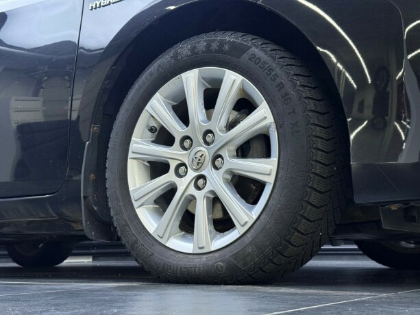 toyota-auris-bensin-2013-big-7