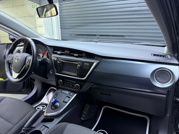 toyota-auris-bensin-2013-big-11