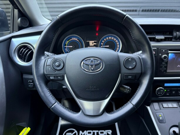 toyota-auris-bensin-2013-big-13