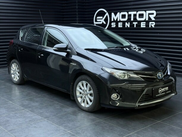toyota-auris-bensin-2013-big-0