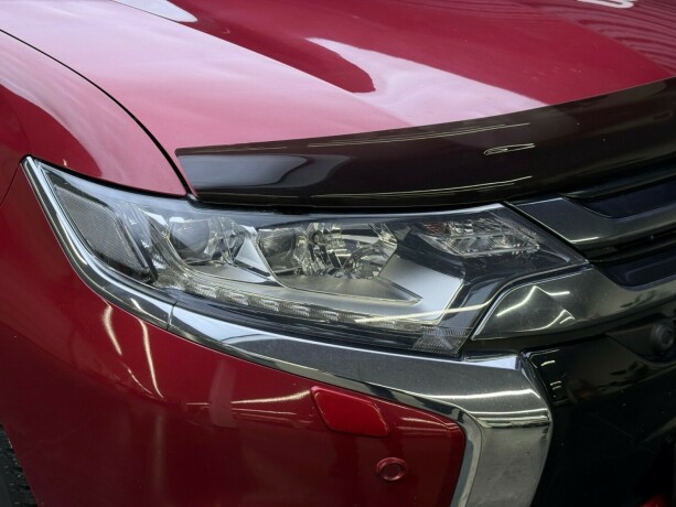 mitsubishi-outlander-elektrisitetbensin-2017-big-3