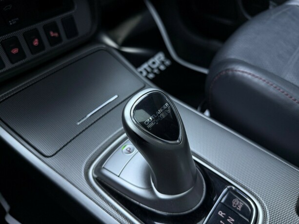 mitsubishi-outlander-elektrisitetbensin-2017-big-25