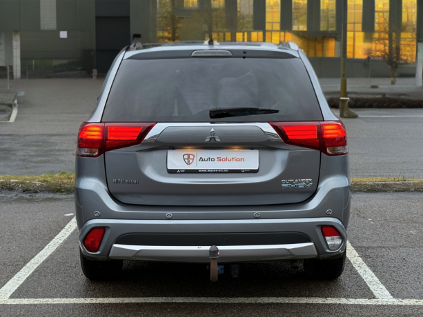 mitsubishi-outlander-plug-in-petrol-2017-big-3
