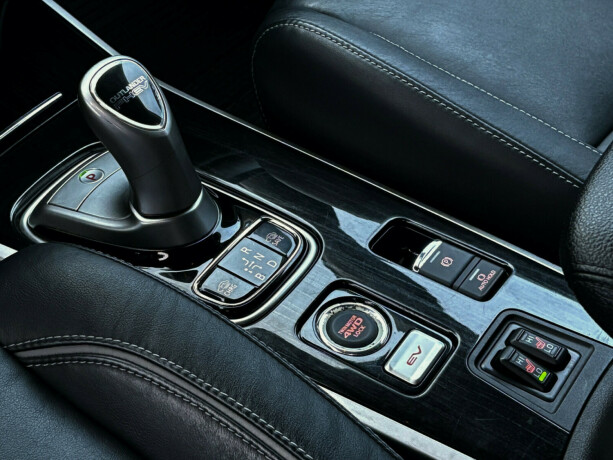 mitsubishi-outlander-plug-in-petrol-2017-big-12