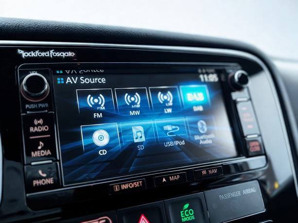 mitsubishi-outlander-plug-in-petrol-2017-big-9