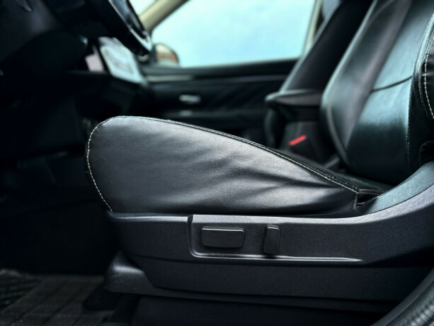 mitsubishi-outlander-plug-in-petrol-2017-big-17