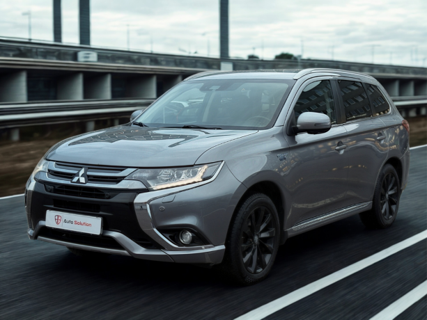mitsubishi-outlander-plug-in-petrol-2017-big-0