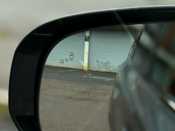 mitsubishi-outlander-plug-in-petrol-2017-big-19