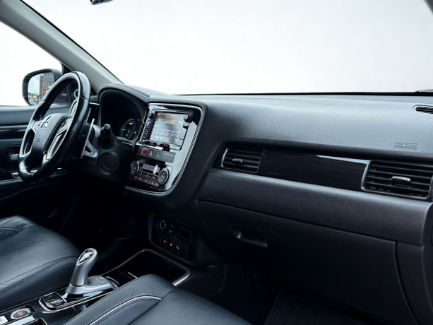 mitsubishi-outlander-plug-in-petrol-2017-big-7