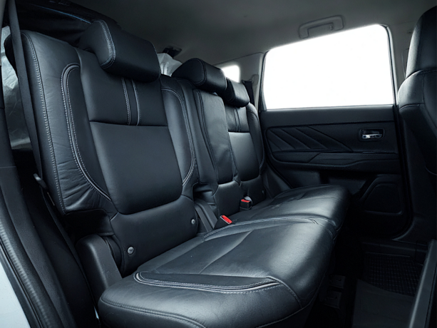 mitsubishi-outlander-plug-in-petrol-2017-big-4