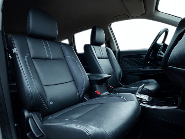 mitsubishi-outlander-plug-in-petrol-2017-big-6