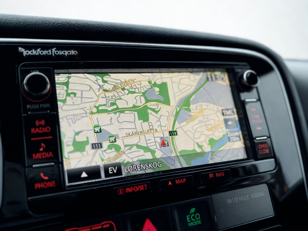 mitsubishi-outlander-plug-in-petrol-2017-big-8