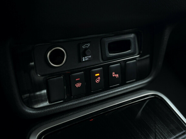 mitsubishi-outlander-plug-in-petrol-2017-big-11