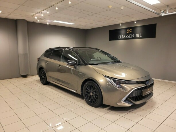 toyota-corolla-elektrisitetbensin-2019-big-0