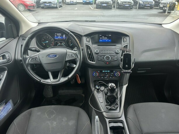 ford-focus-bensin-2016-big-9
