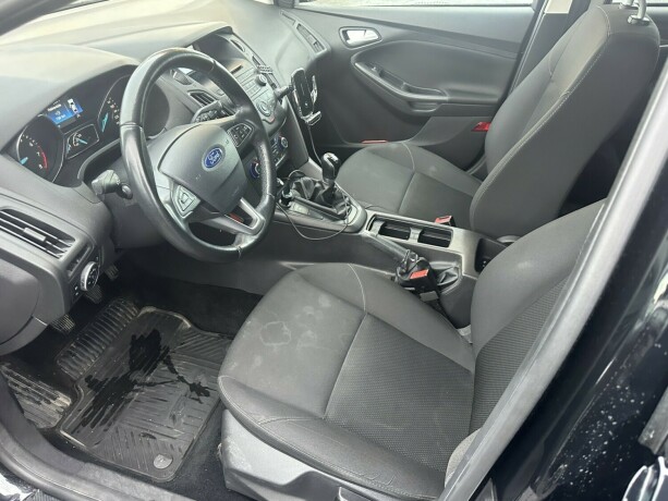 ford-focus-bensin-2016-big-6