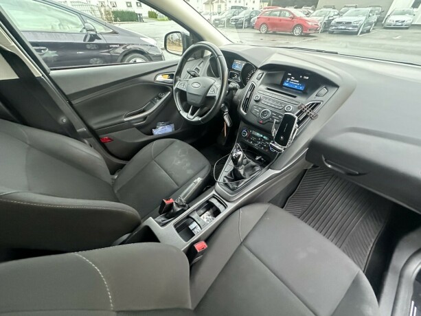 ford-focus-bensin-2016-big-8