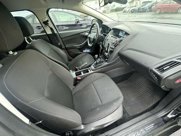 ford-focus-bensin-2016-big-7