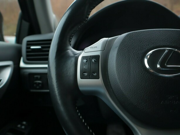 lexus-ct200h-bensin-2011-big-17