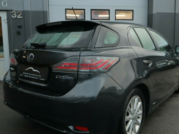 lexus-ct200h-bensin-2011-big-5