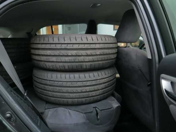 lexus-ct200h-bensin-2011-big-23